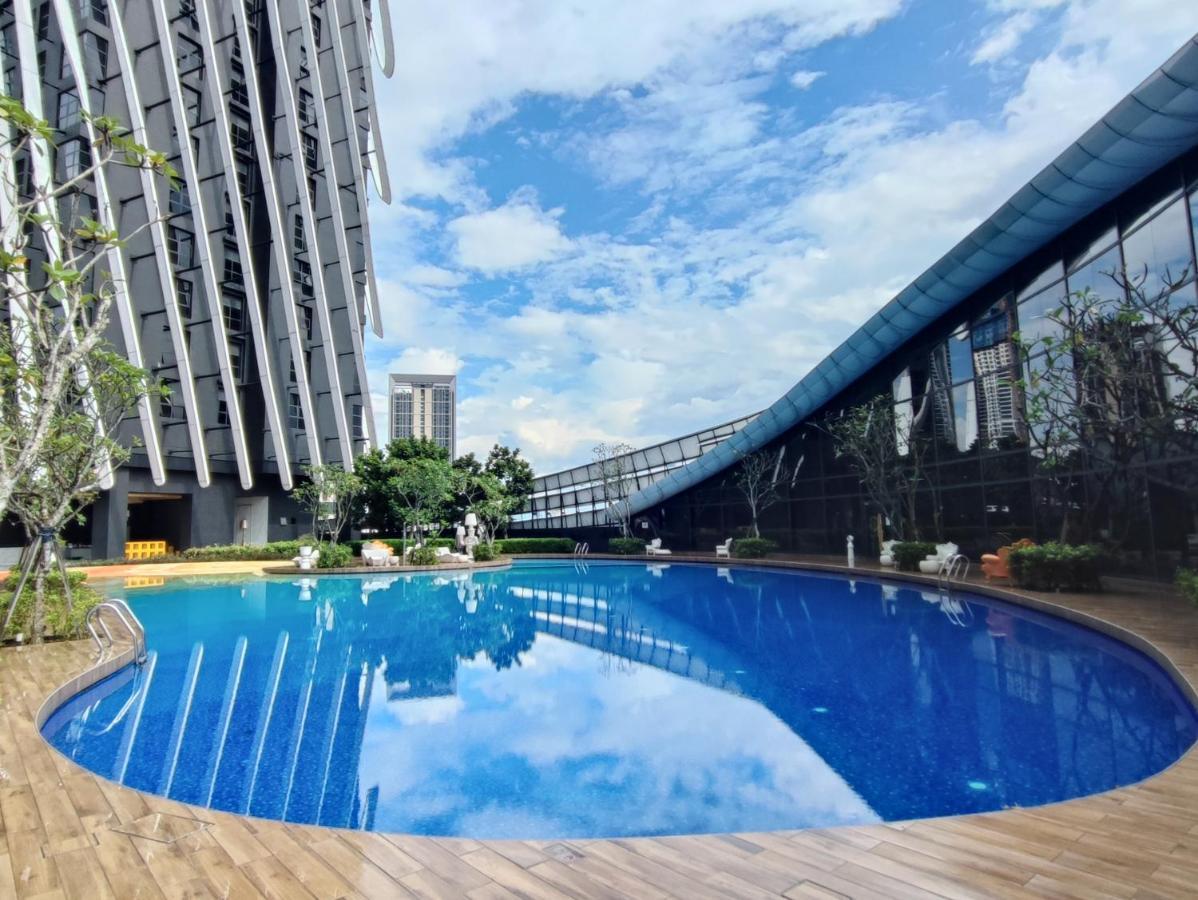 Arte Mont Kiara Host By Host Corner Suites Kuala Lumpur Exterior photo